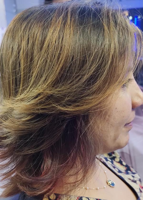 SENA'S ladies beauty parlour. 
best ladi