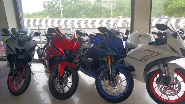 yamaha sports bike showroom