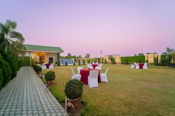 resort style amenities