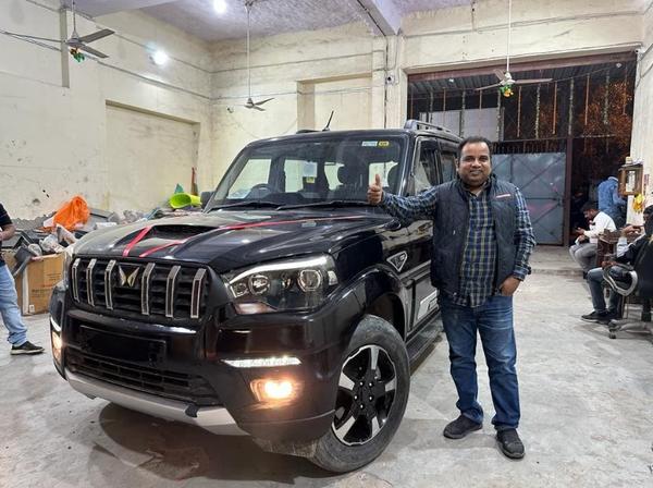 delhi showroom today