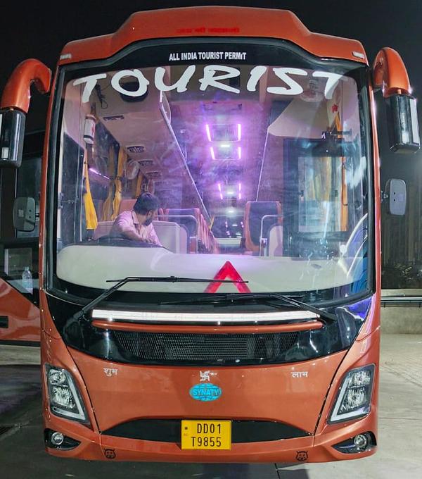 25 seater 30 seater Bus in Del