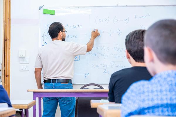 Tutorials for Maths in Pu