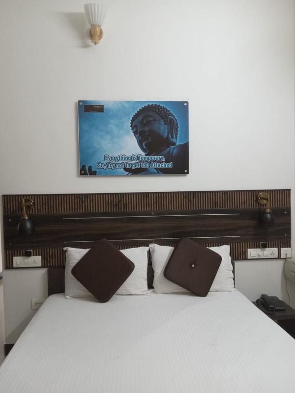 accommodation options in srira