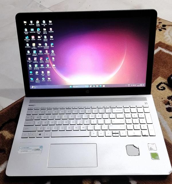 touchscreen display laptops