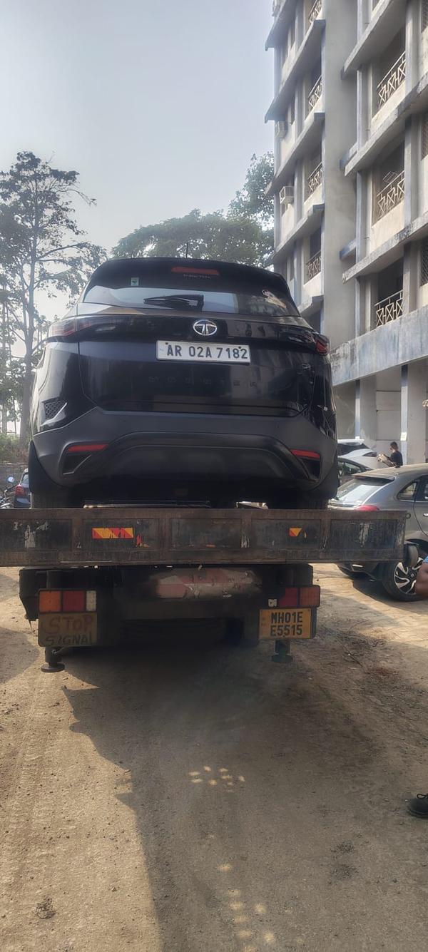 flatbed and chain lifting towi