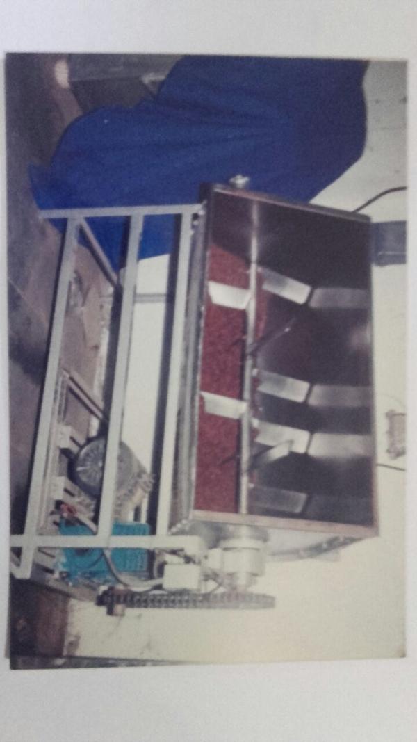 We are leading manufacturer of supari cutting mach