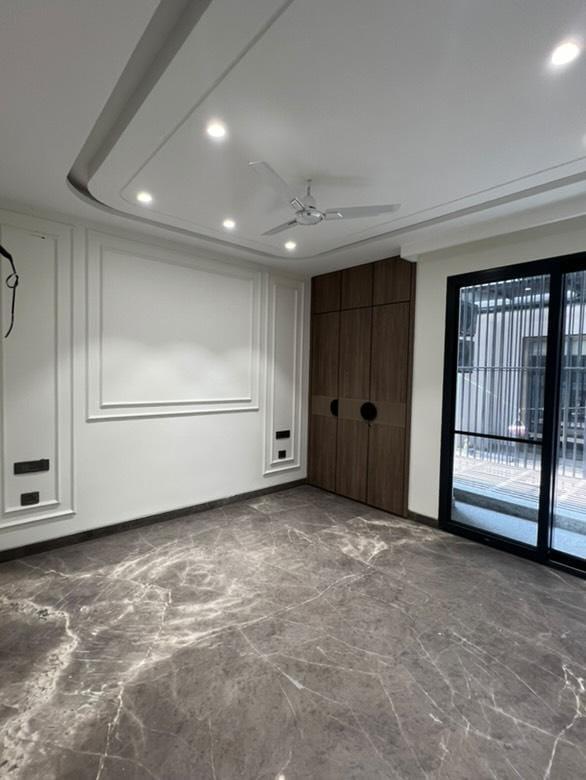 Luxury Builder Floor Available