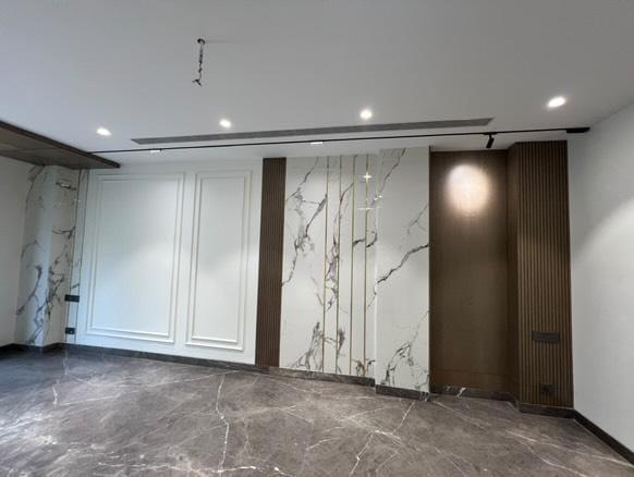 Luxury Builder Floor Available