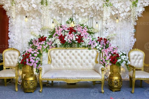 skilled decorators
