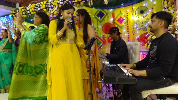 divine music contact