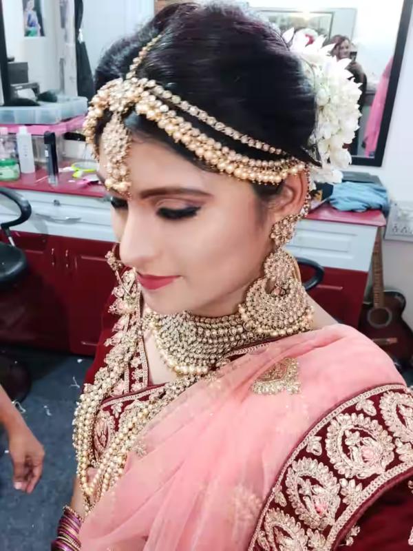 Glamorous Touch Salon & Academy – Best L