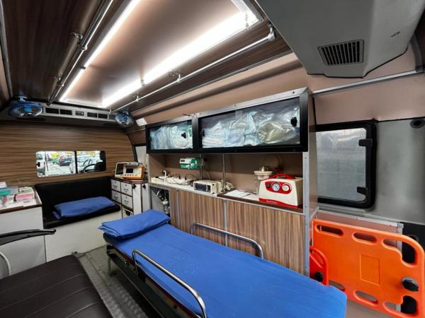 icu ventilator ambulance servi