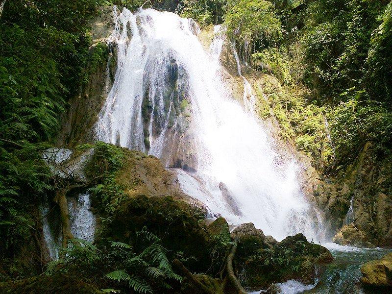 phonsavan plain of jars tours