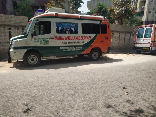 ambulance services in mayur vi