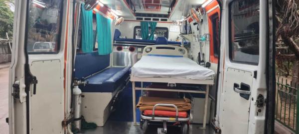 ambulance services in mayur vi