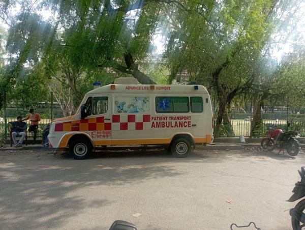 icu ventilator ambulance servi