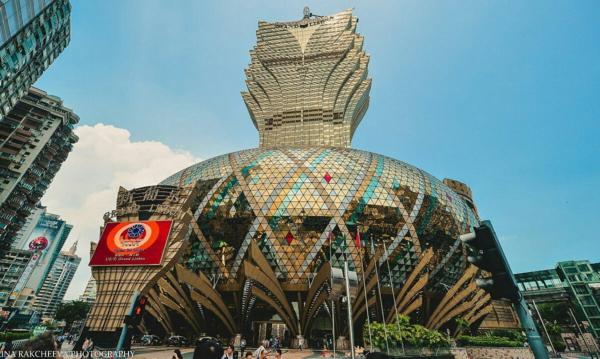 giant macau tower