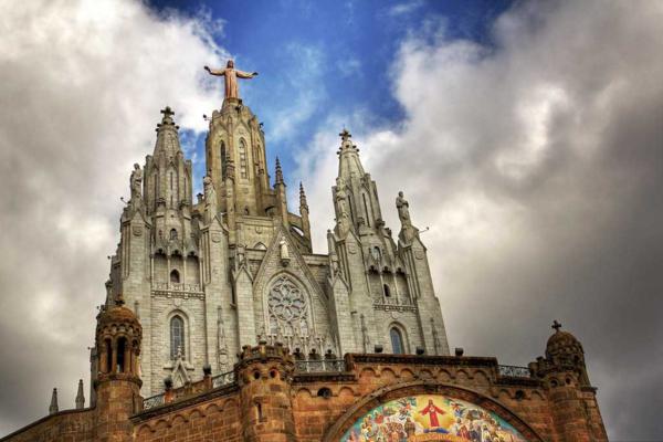 architect antoni gaudi