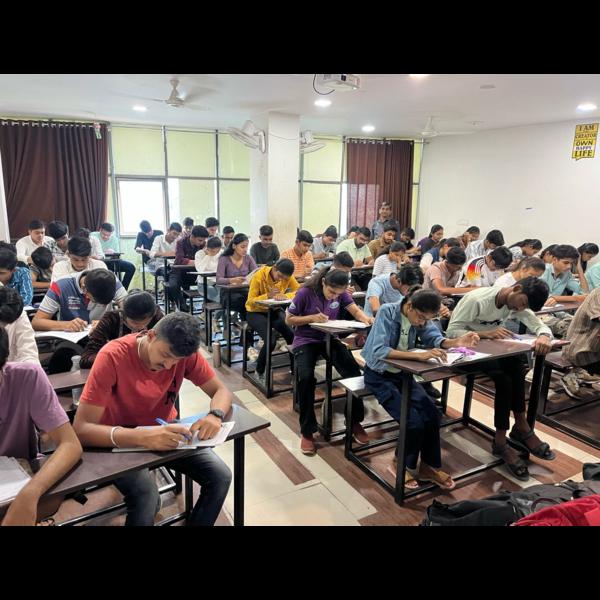 Top JEE Coaching in Nashi