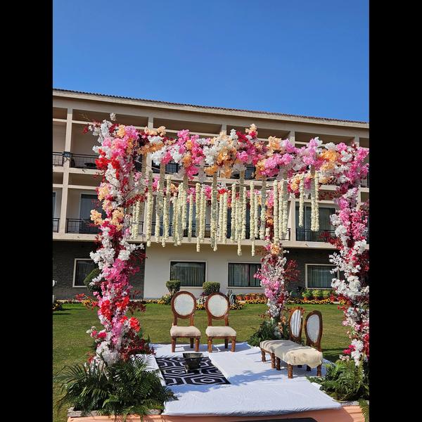 wedding table decor with fresh