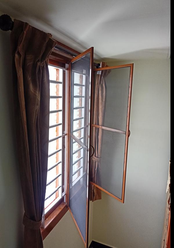 strong velcro fastenings