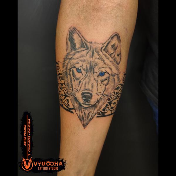 realistic wolf tattoo