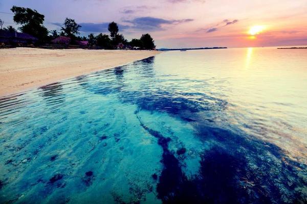 five world class surf breaks