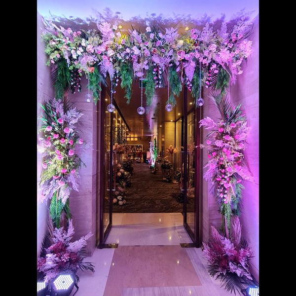 wedding table decor with fresh