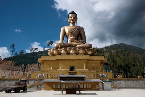 biggest bronze buddha statue