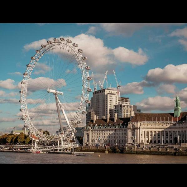 river thames located