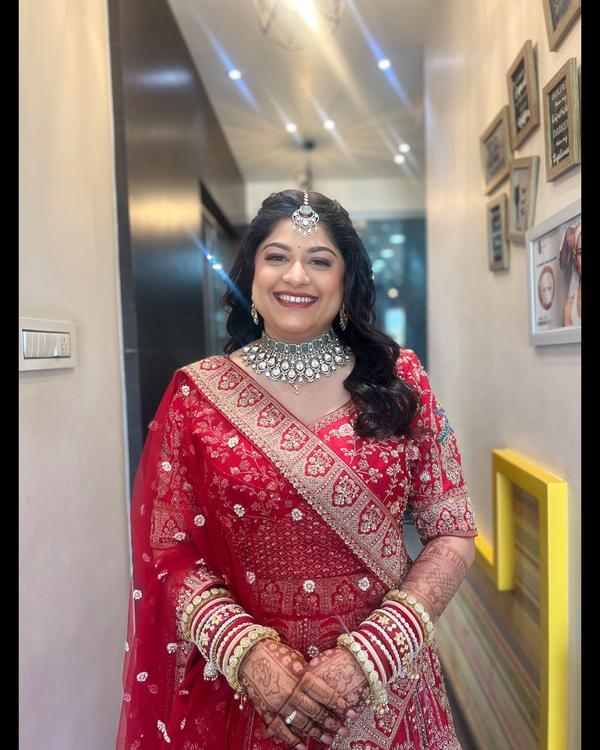 Traditional look for formal reception.

