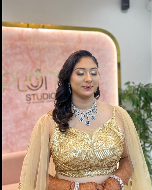 Shimmers & glam for her sangeet night.

