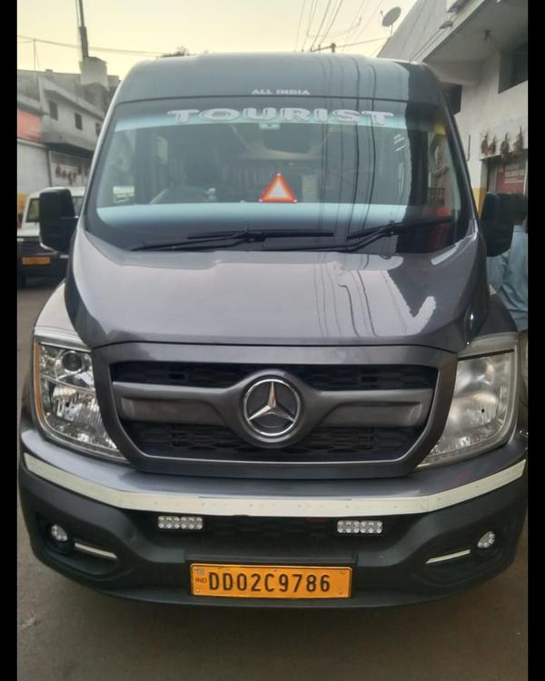 luxury 17 seater force urbania