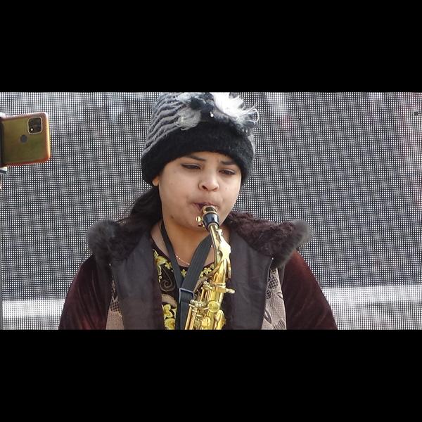 live saxophone performances fo
