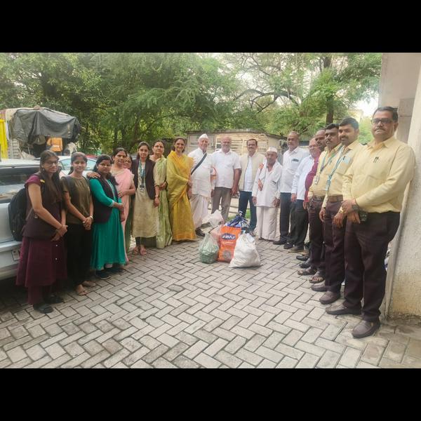 पुणे येथे मंत्री मार्केटमध्ये