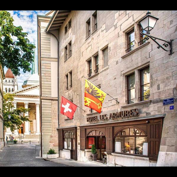 numerous art galleries