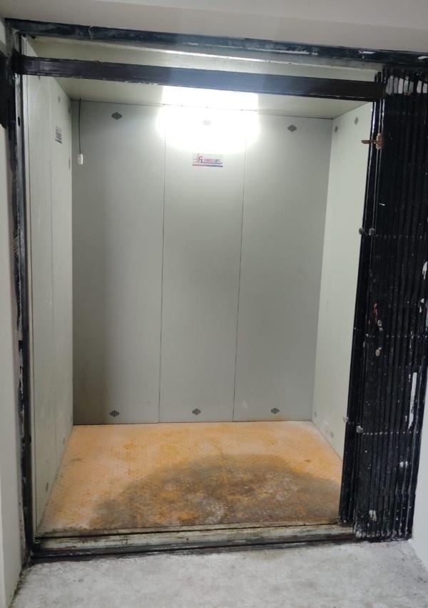 1 0 ton capacity goods lift
