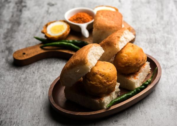 freshly fried potato vada rajk