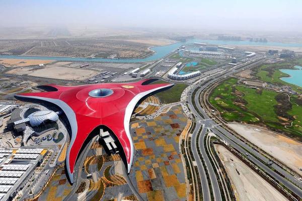 largest indoor theme parks