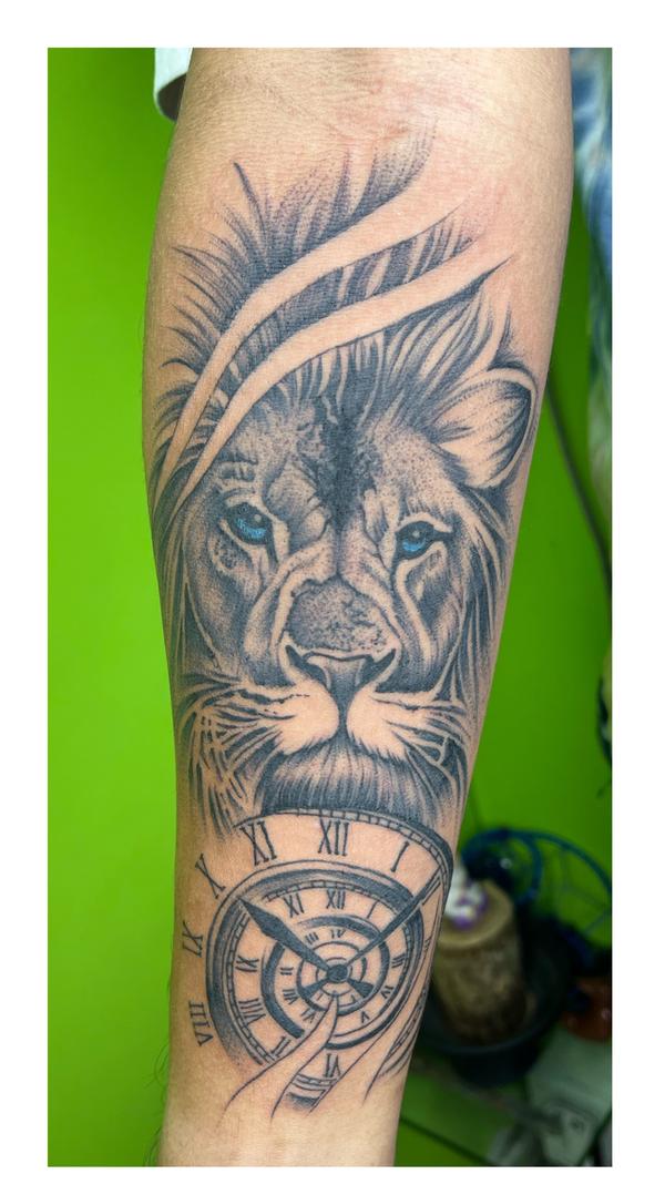 realistic lion and roman numer