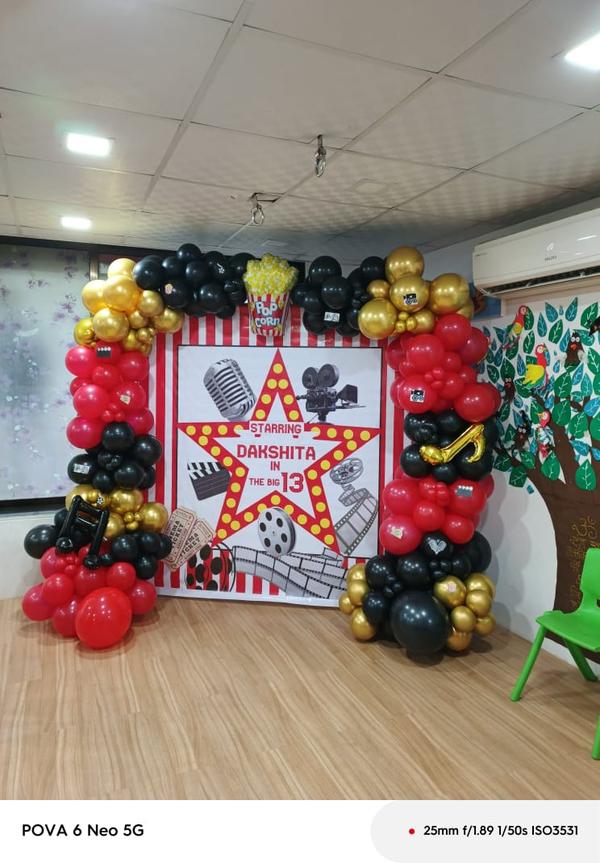 bollywood themed balloon decor