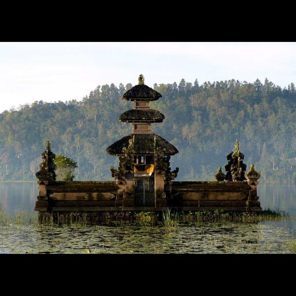 bali ulun danu beratan temple