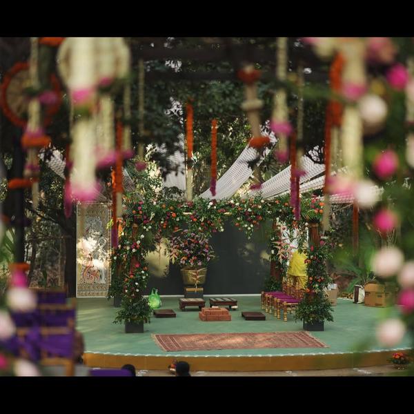 themed wedding decoration bang