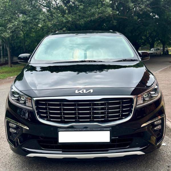 kia carnival limousine
