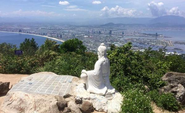 kuan iam statue