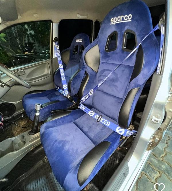 sparco seats and seat belts