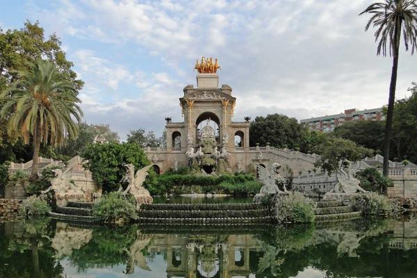 architect antoni gaudi