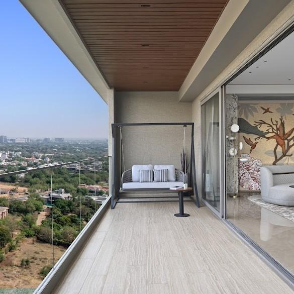 expansive 8 300 sq ft luxury h
