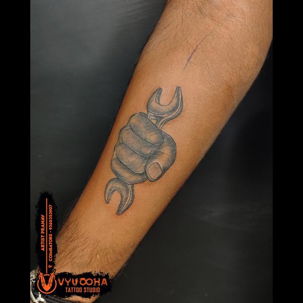 realistic eagle black grey tat