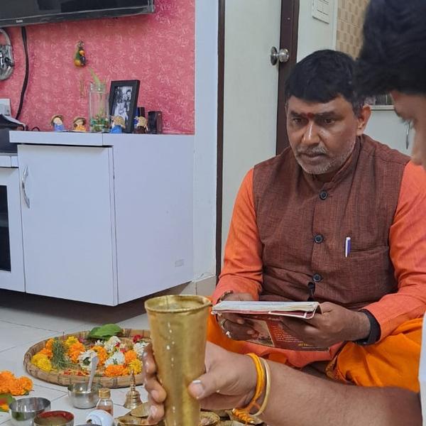 Pandit for Satyanarayan puja i